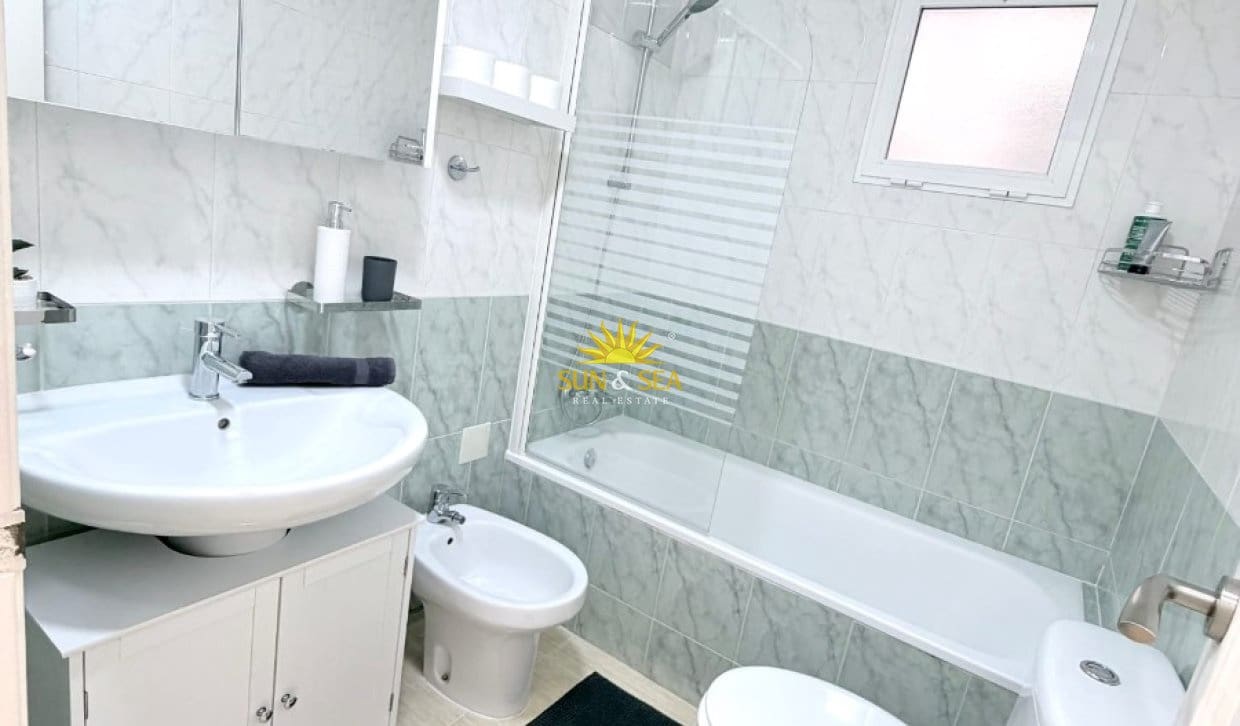 3 camera da letto Appartamento da affittare in Torrevieja con piscina - 1.000 € (Rif: 9981482)