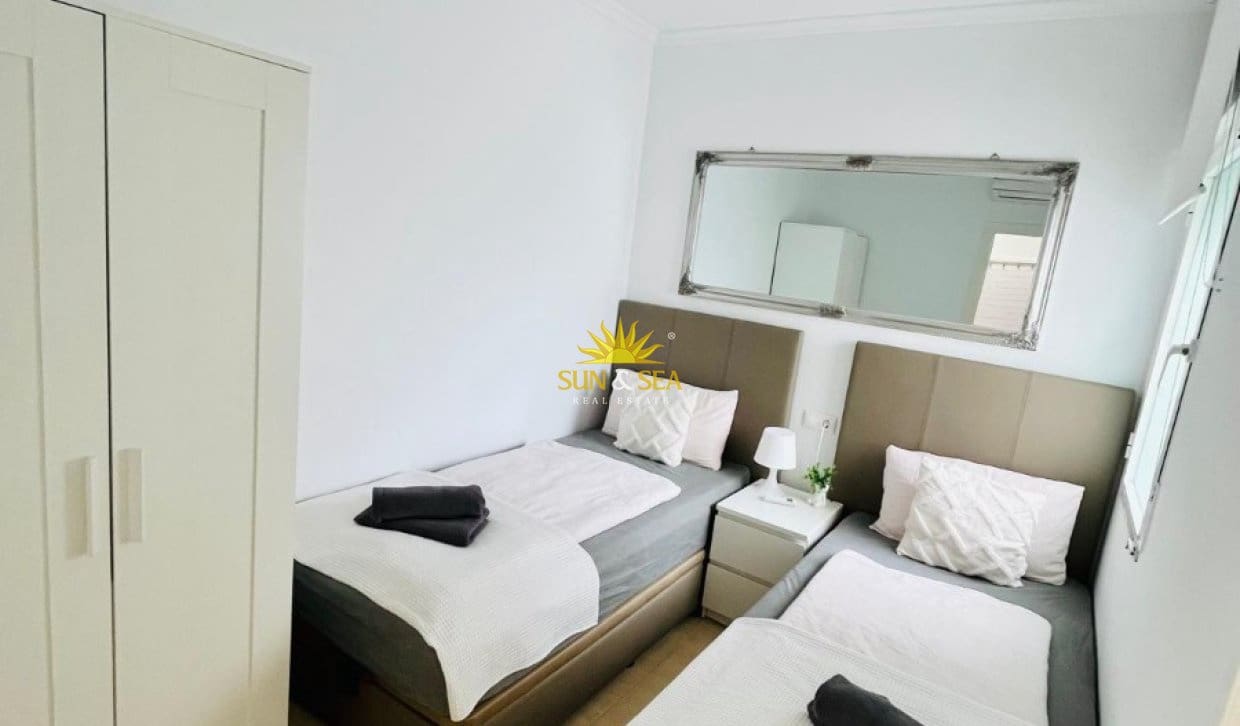 3 camera da letto Appartamento da affittare in Torrevieja con piscina - 1.000 € (Rif: 9981482)