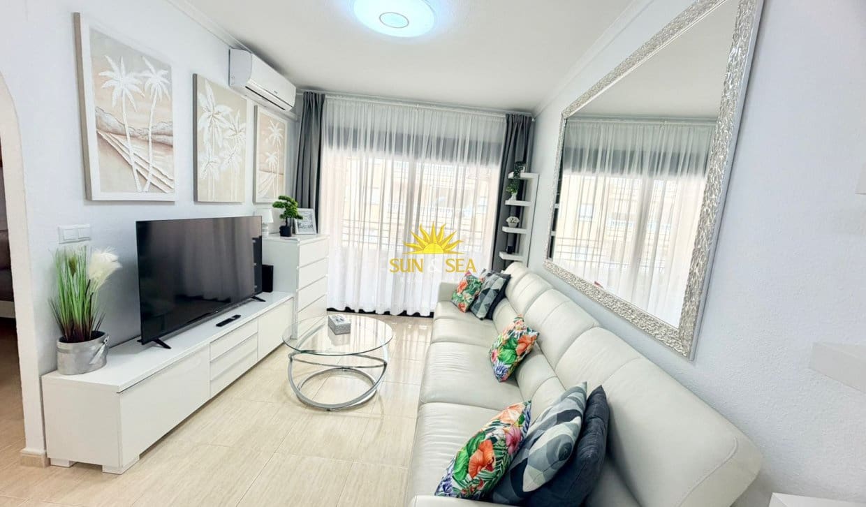3 camera da letto Appartamento da affittare in Torrevieja con piscina - 1.000 € (Rif: 9981482)