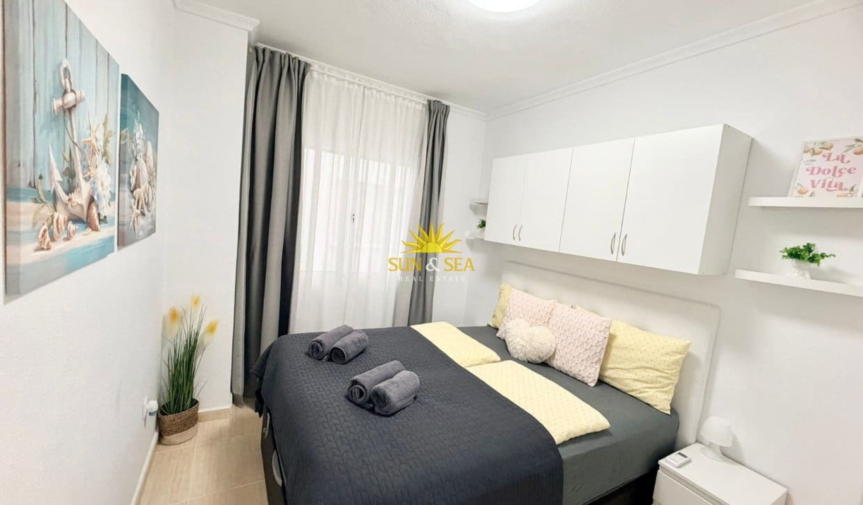 3 camera da letto Appartamento da affittare in Torrevieja con piscina - 1.000 € (Rif: 9981482)