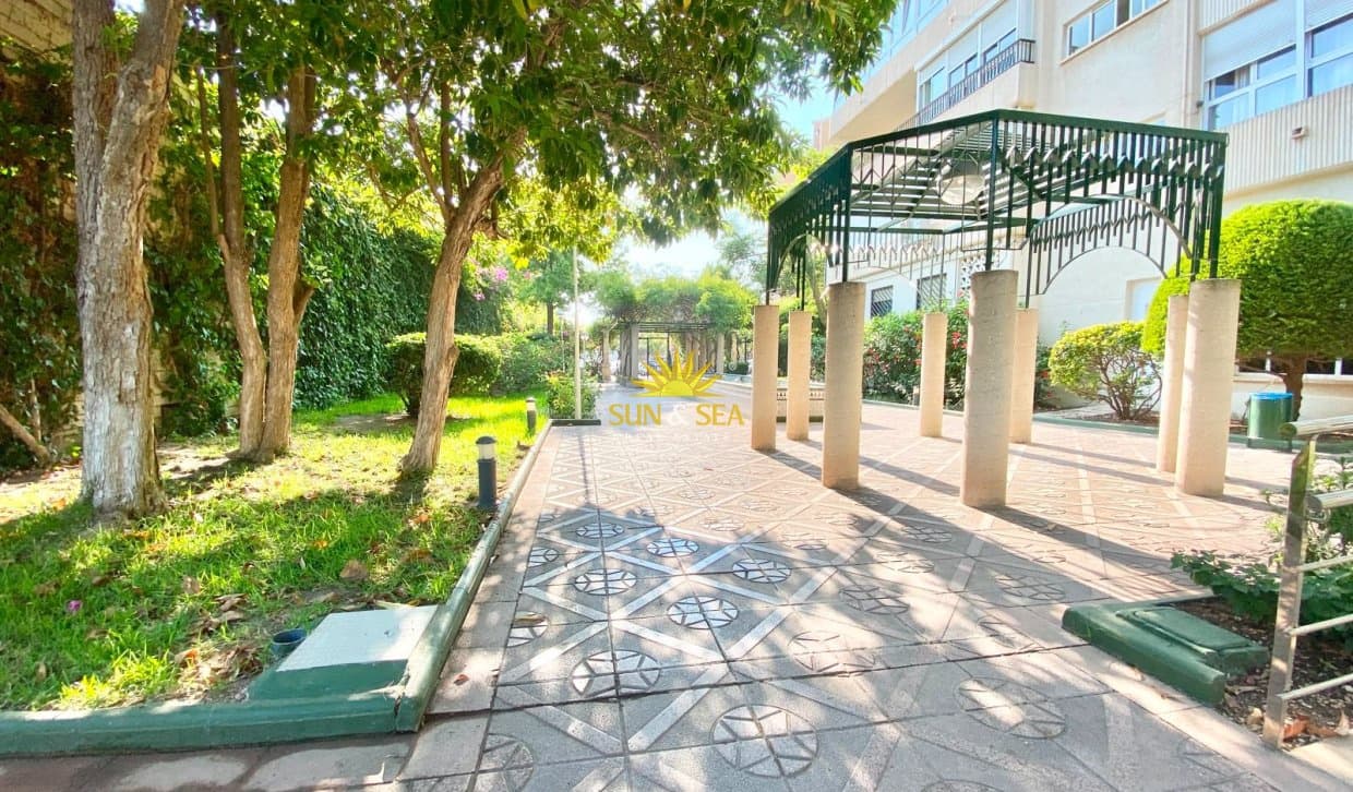 2 Zimmer Ferienapartment in Playa de San Juan mit Pool - 900 € (Ref: 9981642)