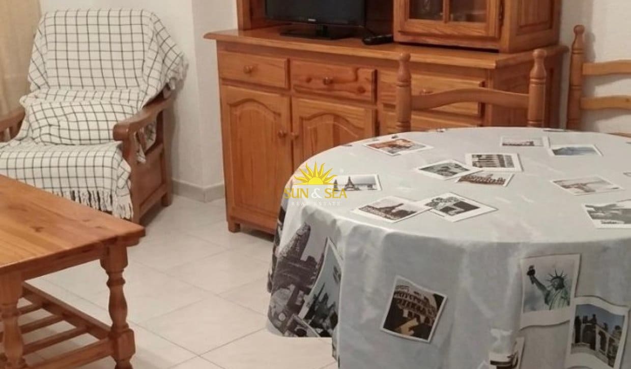 1 sovrum Lägenhet att hyra i Torrevieja med pool - 700 € (Ref: 9981643)