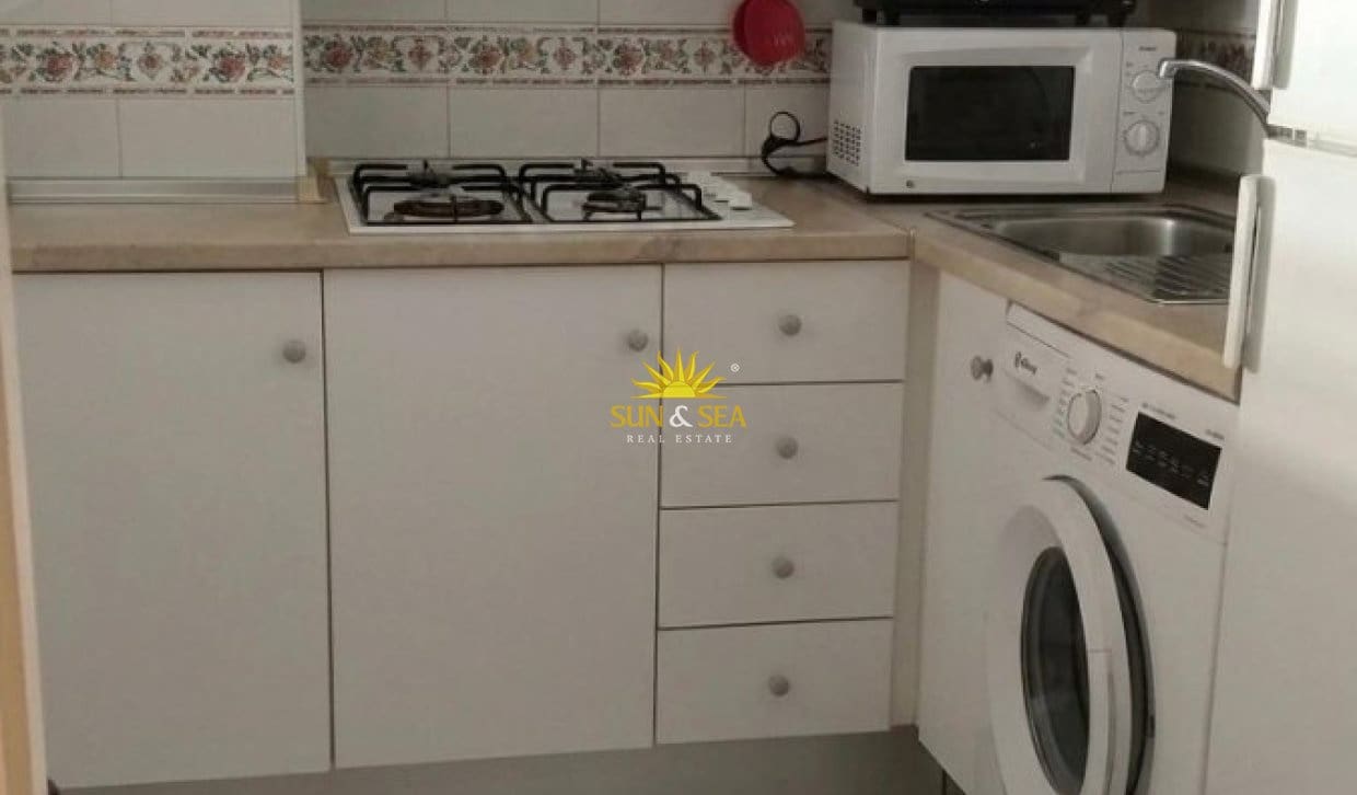 1 sovrum Lägenhet att hyra i Torrevieja med pool - 700 € (Ref: 9981643)