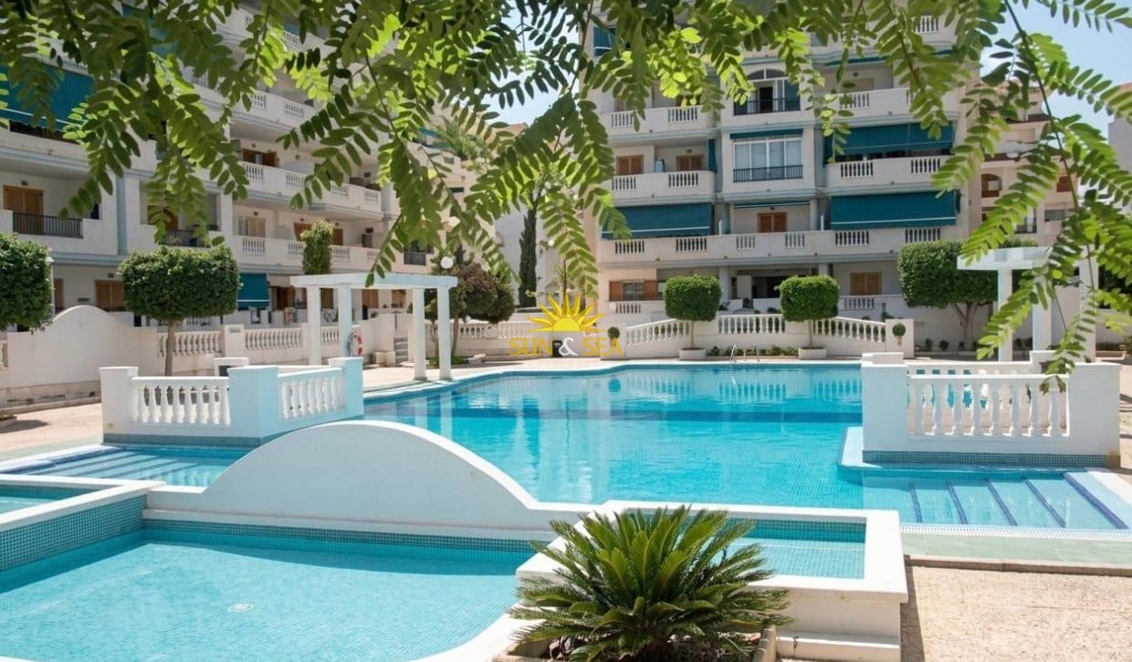 1 sovrum Lägenhet att hyra i Torrevieja med pool - 700 € (Ref: 9981643)