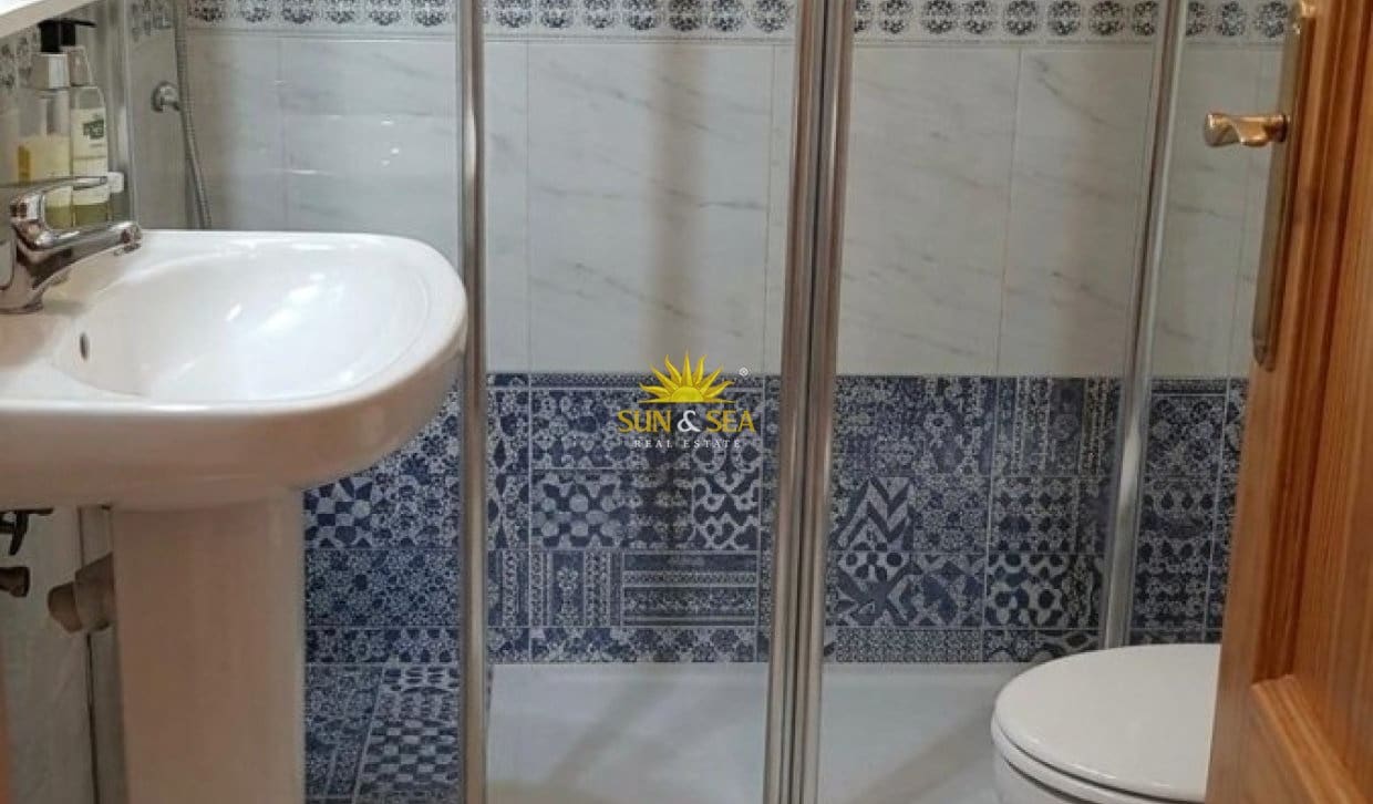 1 sovrum Lägenhet att hyra i Torrevieja med pool - 700 € (Ref: 9981643)