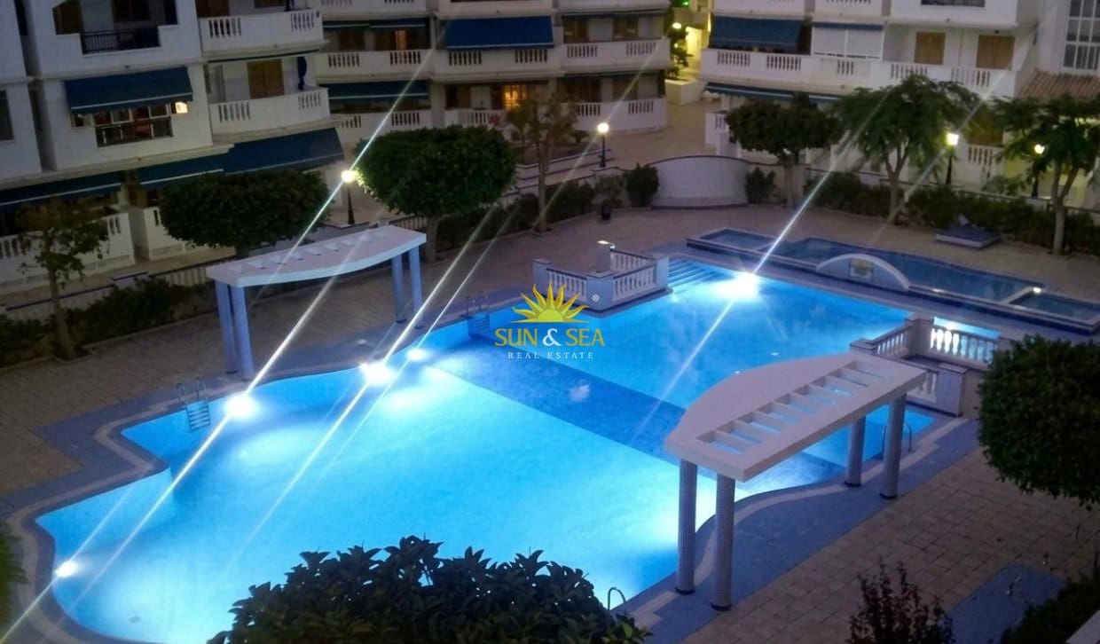 1 sovrum Lägenhet att hyra i Torrevieja med pool - 700 € (Ref: 9981643)
