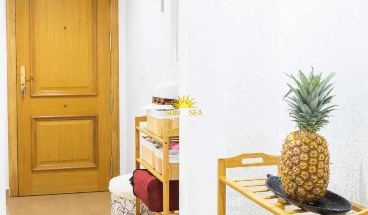 2 quarto Apartamento para arrendar em Torrevieja com piscina - 900 € (Ref: 9983251)