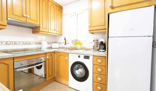 2 soverom Leilighet til leie i Las Piscinas Naturales, Torrevieja med svømmebasseng - € 900 (Ref: 9983251)