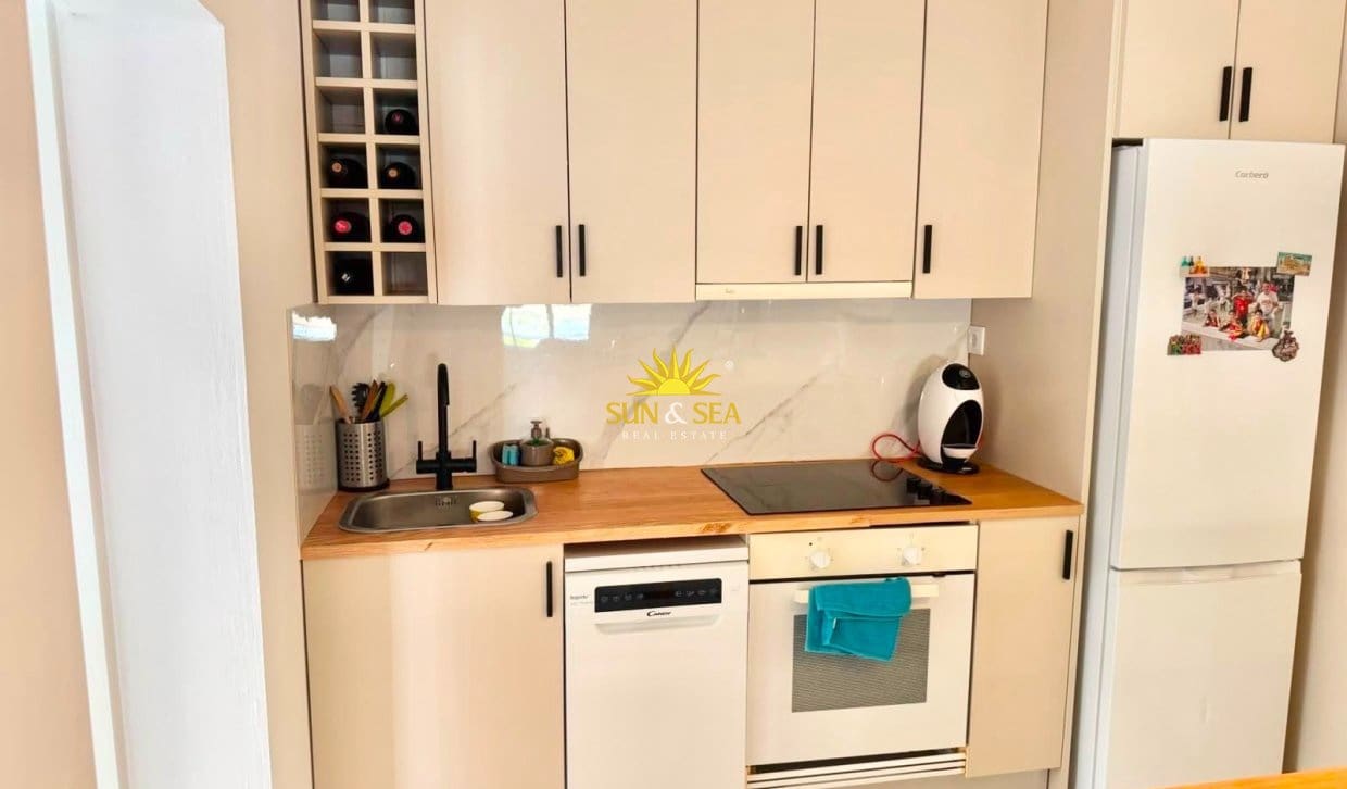 3 slaapkamer Appartement voor vakantieverhuur in Torre de la Horadada - € 800 (Ref: 9983758)