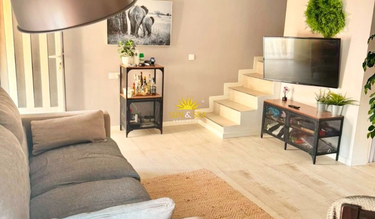3 slaapkamer Appartement voor vakantieverhuur in Torre de la Horadada - € 800 (Ref: 9983758)