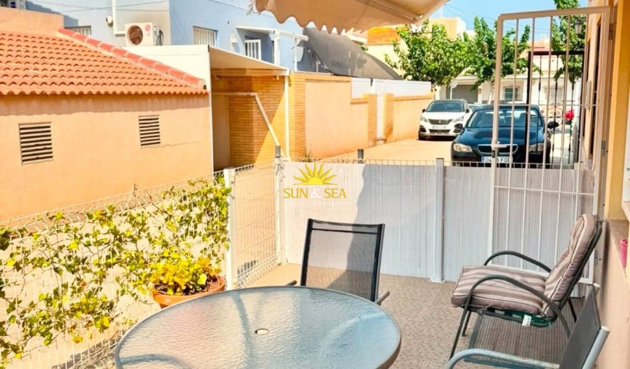 3 slaapkamer Appartement voor vakantieverhuur in Torre de la Horadada - € 800 (Ref: 9983758)
