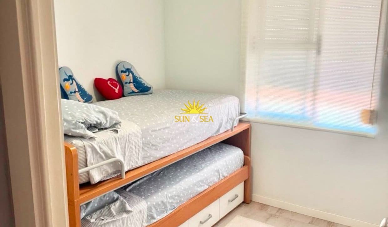 3 slaapkamer Appartement voor vakantieverhuur in Torre de la Horadada - € 800 (Ref: 9983758)