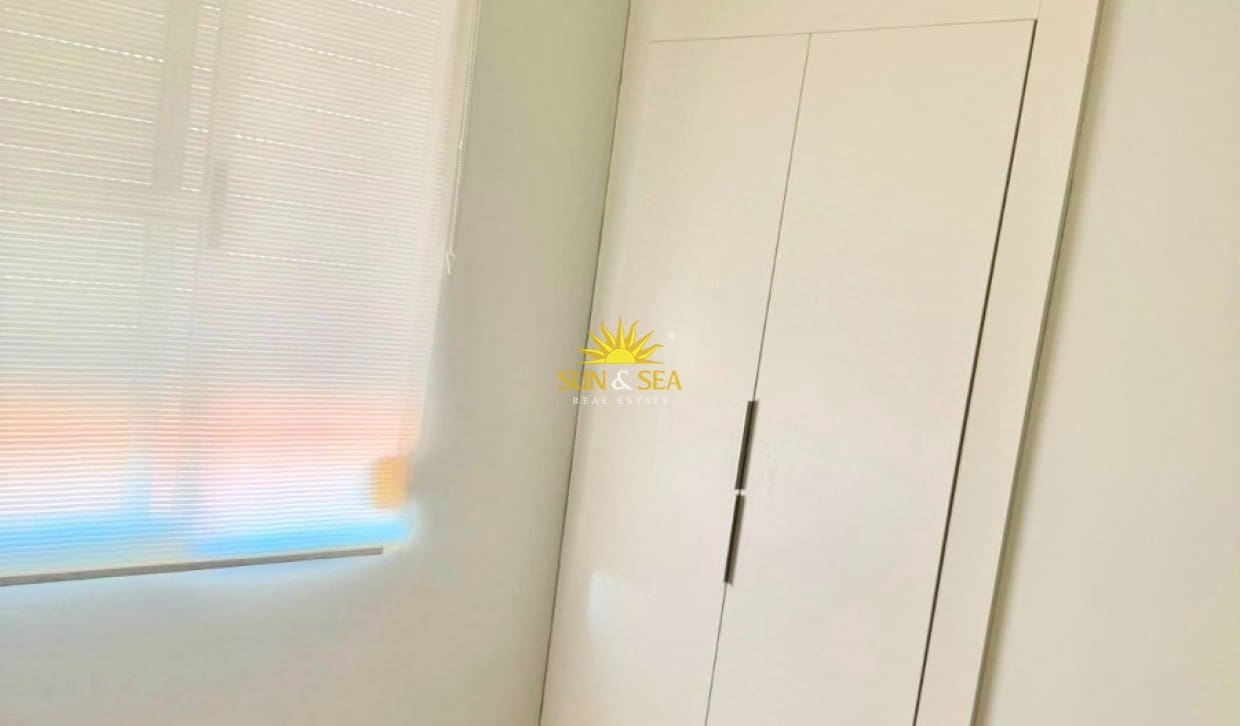 3 slaapkamer Appartement voor vakantieverhuur in Torre de la Horadada - € 800 (Ref: 9983758)