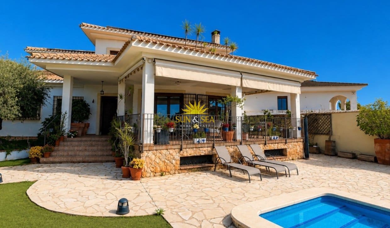7 soveværelse Villa til salg i Orihuela Costa med swimmingpool garage - € 1.290.000 (Ref: 9983920)