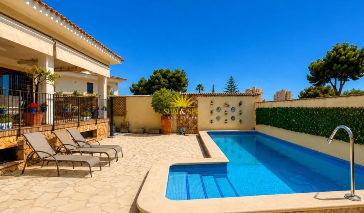 7 soveværelse Villa til salg i Orihuela Costa med swimmingpool garage - € 1.290.000 (Ref: 9983920)