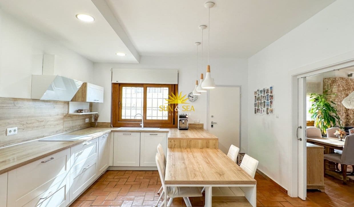 7 soveværelse Villa til salg i Orihuela Costa med swimmingpool garage - € 1.290.000 (Ref: 9983920)