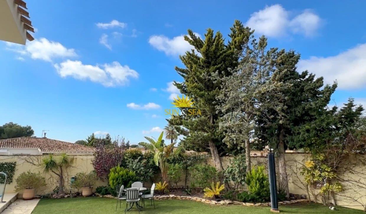 7 soveværelse Villa til salg i Orihuela Costa med swimmingpool garage - € 1.290.000 (Ref: 9983920)