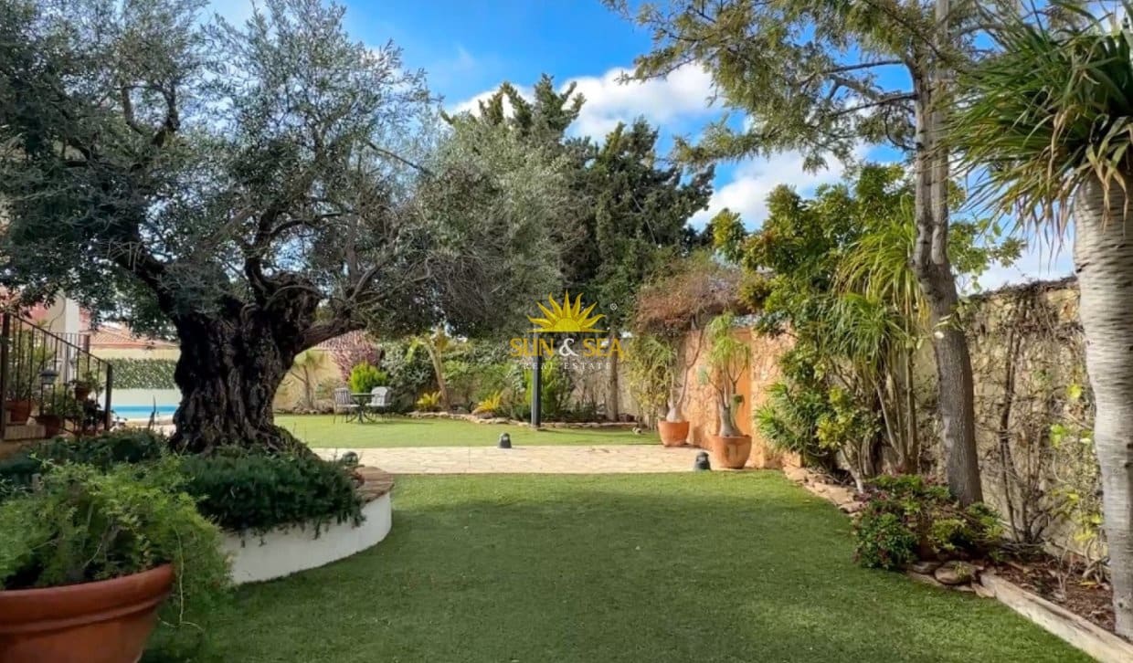 7 soveværelse Villa til salg i Orihuela Costa med swimmingpool garage - € 1.290.000 (Ref: 9983920)