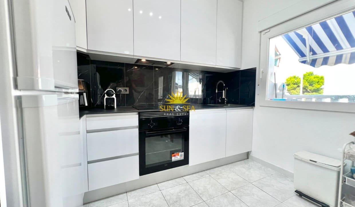 2 sovrum Hus för semesterbostäder i Torrevieja med pool - 950 € (Ref: 9985324)