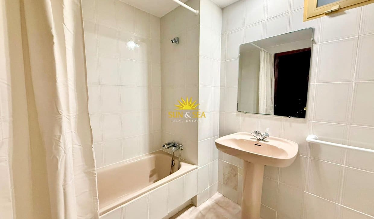 2 camera da letto Appartamento da affittare in Alicante citta con piscina - 1.300 € (Rif: 9985681)