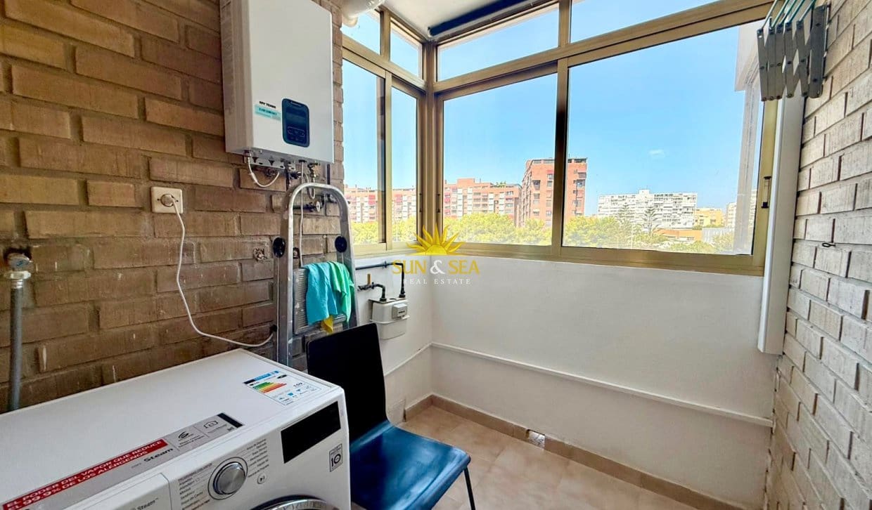 2 camera da letto Appartamento da affittare in Alicante citta con piscina - 1.300 € (Rif: 9985681)