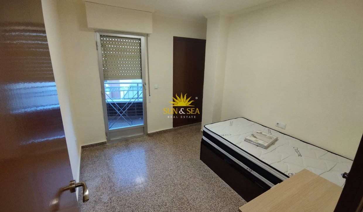 3 soverom Leilighet til leie i Almoradi - € 800 (Ref: 9986137)