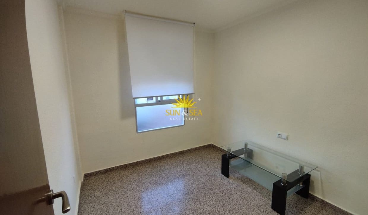 3 soverom Leilighet til leie i Almoradi - € 800 (Ref: 9986137)