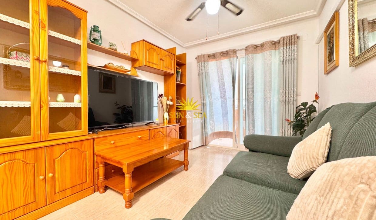 2 soveværelse Lejlighed til leje i Torrevieja med garage - € 750 (Ref: 9987162)