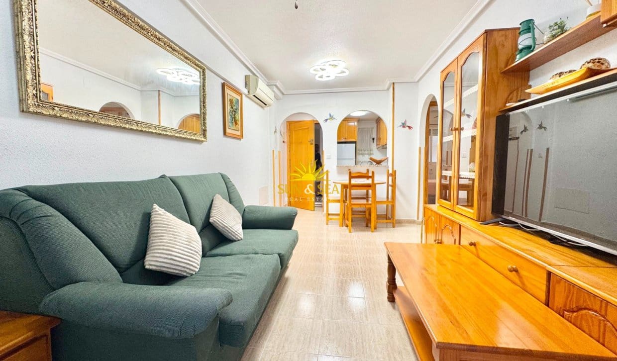 2 soveværelse Lejlighed til leje i Torrevieja med garage - € 750 (Ref: 9987162)