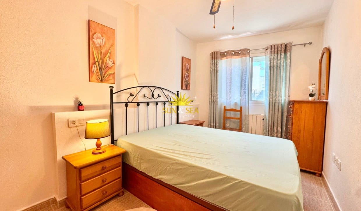 2 soveværelse Lejlighed til leje i Torrevieja med garage - € 750 (Ref: 9987162)