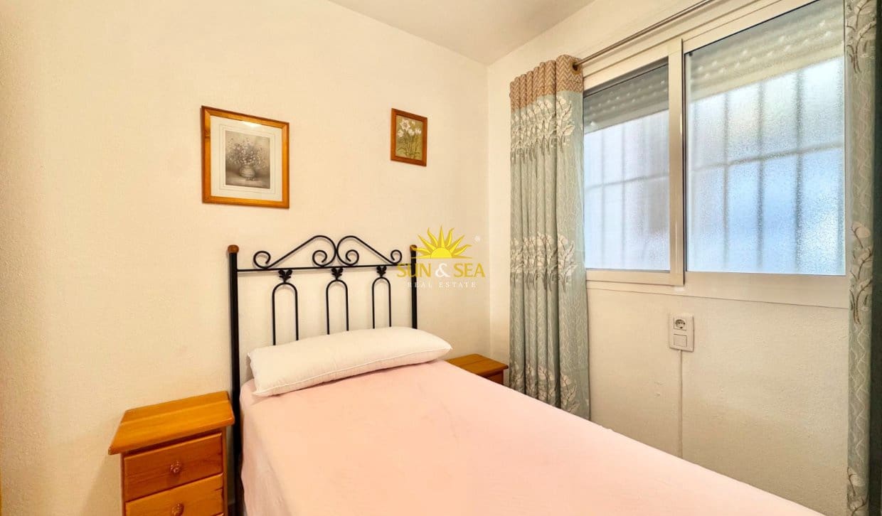 2 soveværelse Lejlighed til leje i Torrevieja med garage - € 750 (Ref: 9987162)