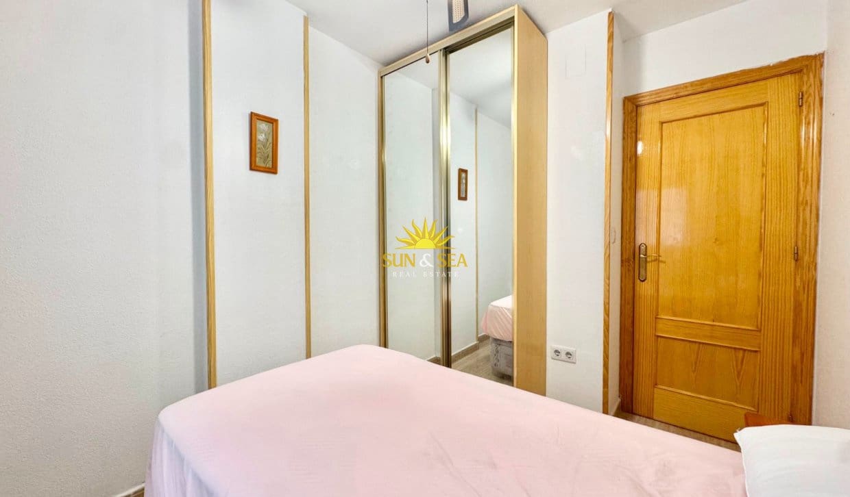 2 soveværelse Lejlighed til leje i Torrevieja med garage - € 750 (Ref: 9987162)