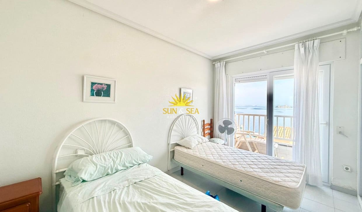 2 slaapkamer Appartement voor vakantieverhuur in La Manga del Mar Menor met garage - € 650 (Ref: 9987340)