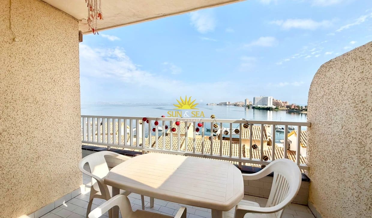 2 slaapkamer Appartement voor vakantieverhuur in La Manga del Mar Menor met garage - € 650 (Ref: 9987340)