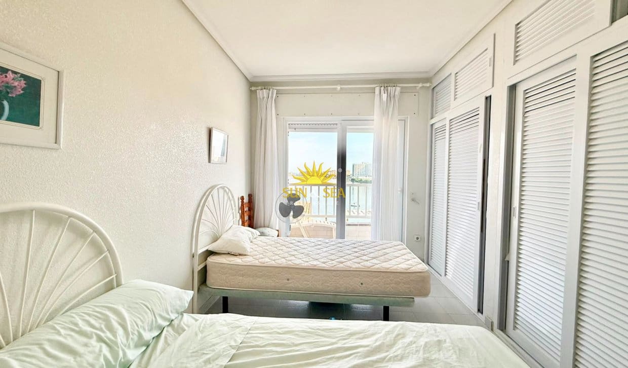 2 slaapkamer Appartement voor vakantieverhuur in La Manga del Mar Menor met garage - € 650 (Ref: 9987340)