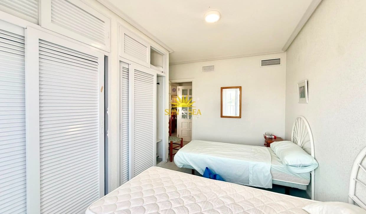 2 slaapkamer Appartement voor vakantieverhuur in La Manga del Mar Menor met garage - € 650 (Ref: 9987340)