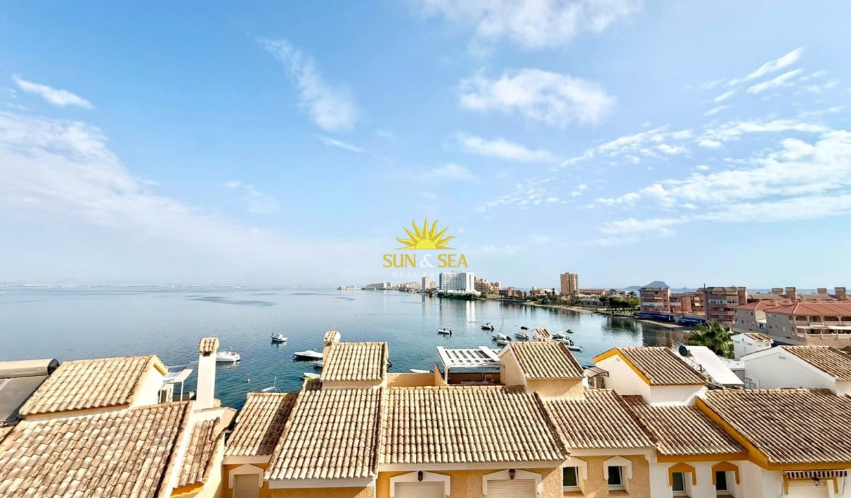 2 slaapkamer Appartement voor vakantieverhuur in La Manga del Mar Menor met garage - € 650 (Ref: 9987340)