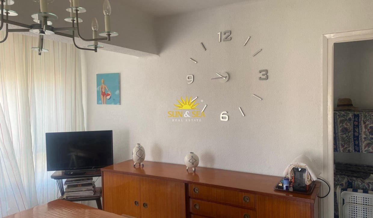 Appartement de 3 chambres à louer à Torrevieja - 900 € (Ref: 9990937)