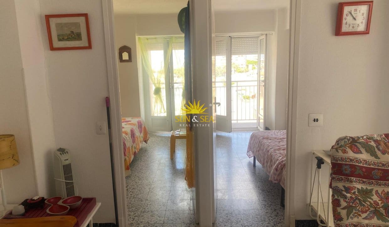 Appartement de 3 chambres à louer à Torrevieja - 900 € (Ref: 9990937)