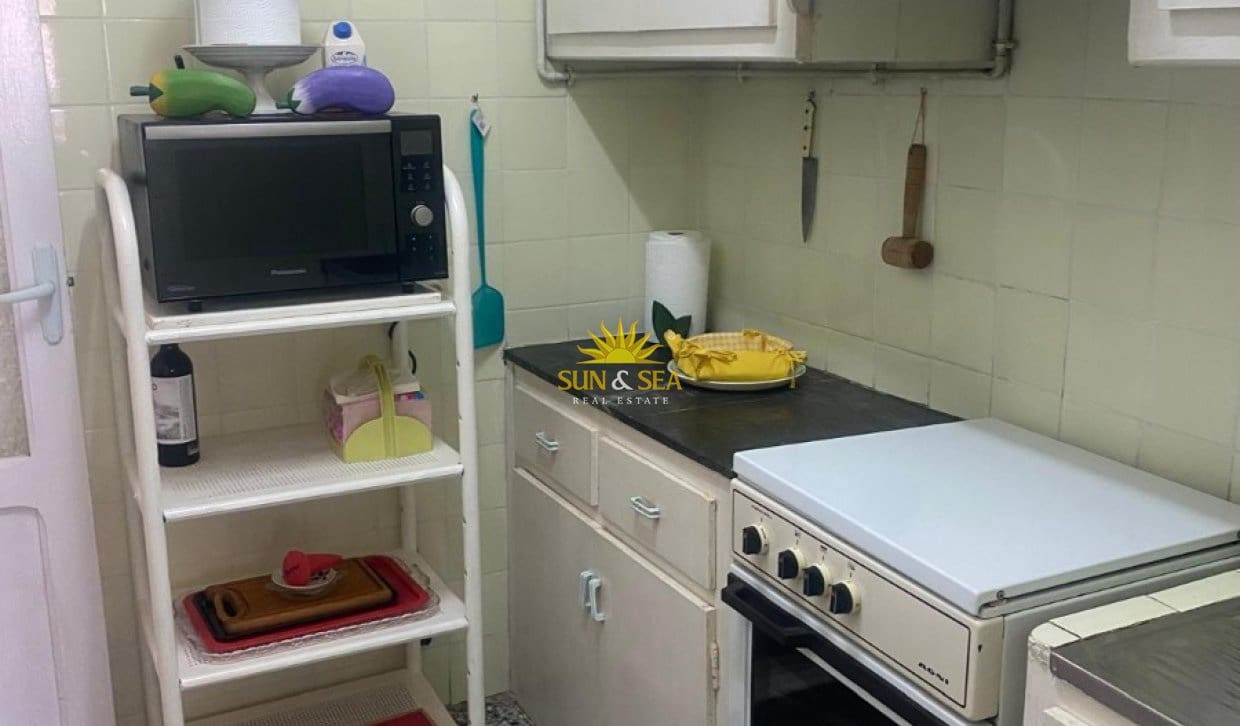 Appartement de 3 chambres à louer à Torrevieja - 900 € (Ref: 9990937)