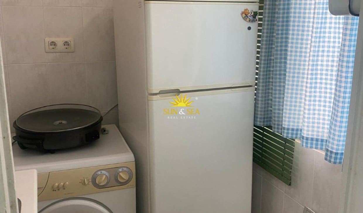 Appartement de 3 chambres à louer à Torrevieja - 900 € (Ref: 9990937)