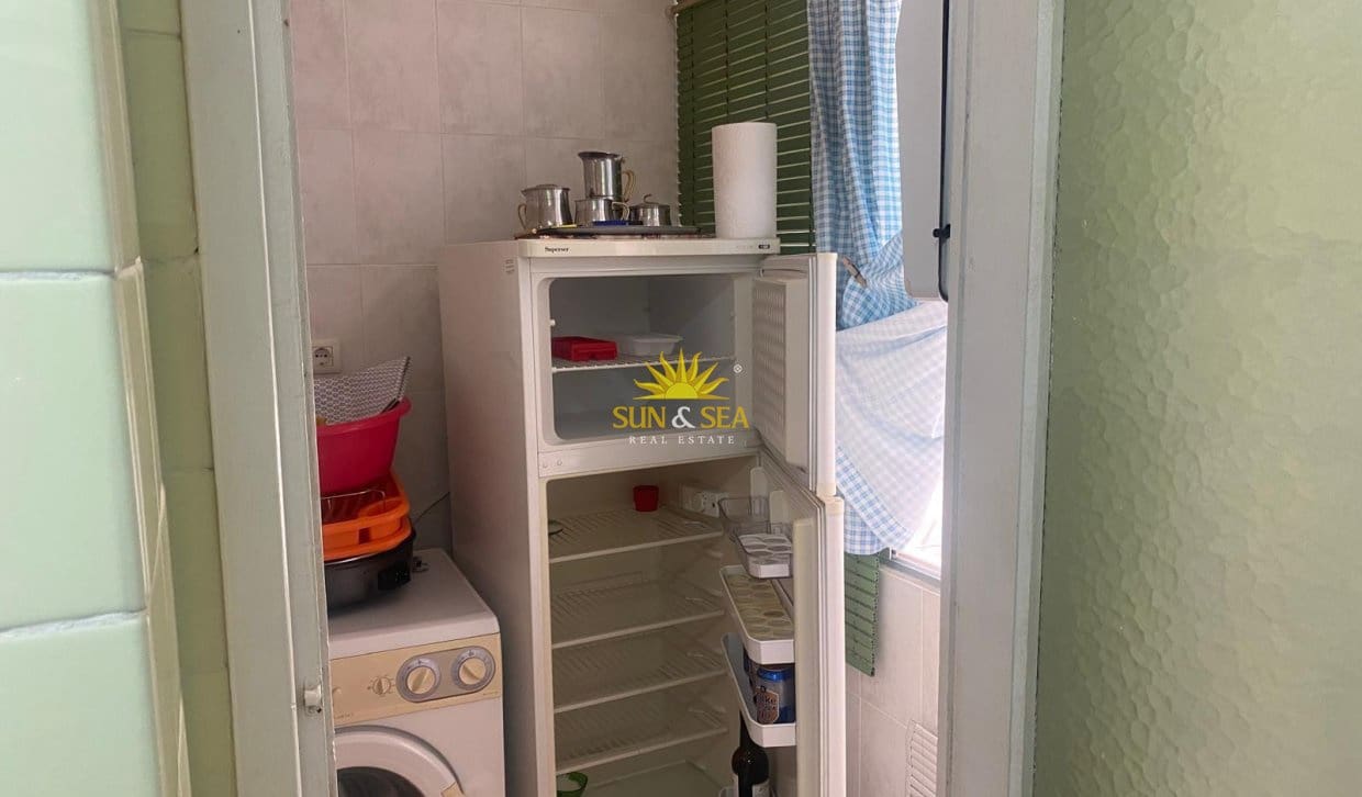 Appartement de 3 chambres à louer à Torrevieja - 900 € (Ref: 9990937)