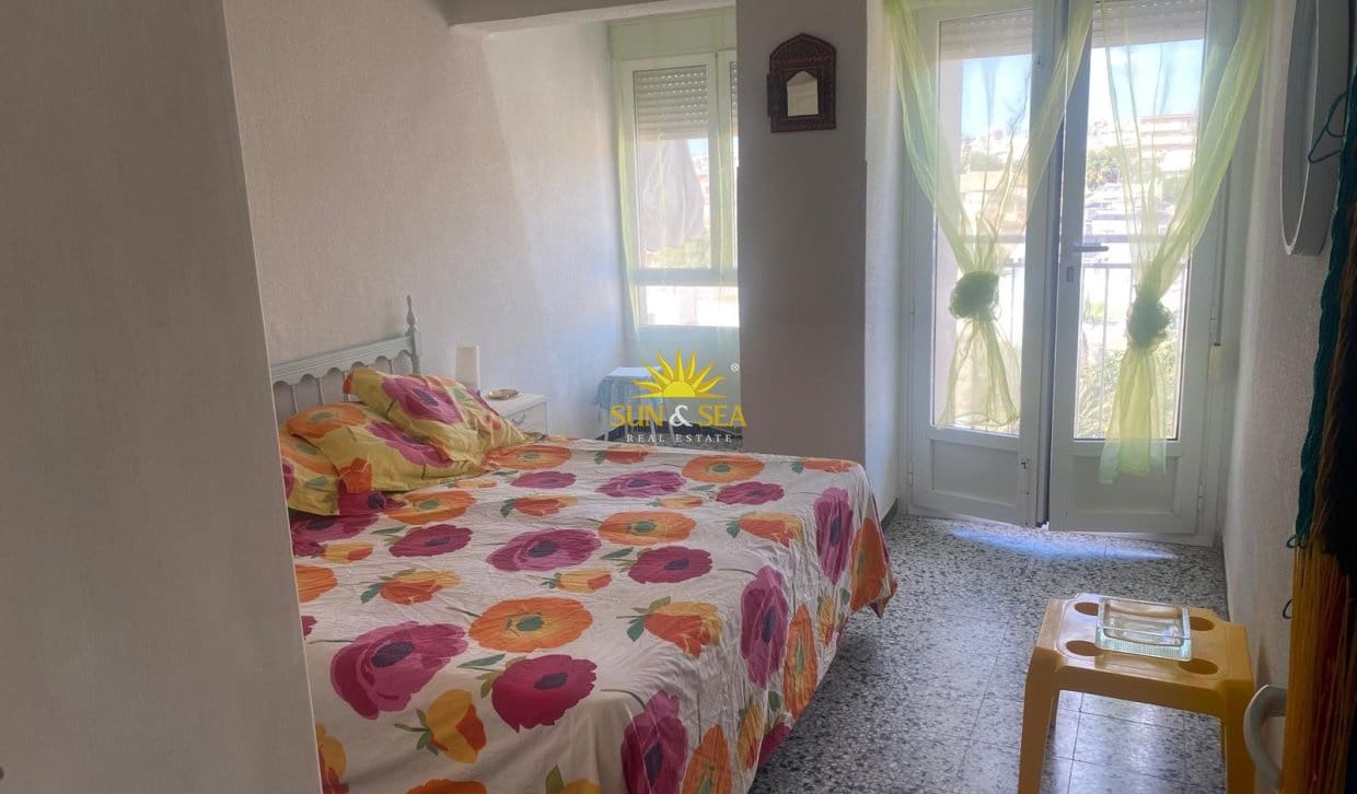 Appartement de 3 chambres à louer à Torrevieja - 900 € (Ref: 9990937)