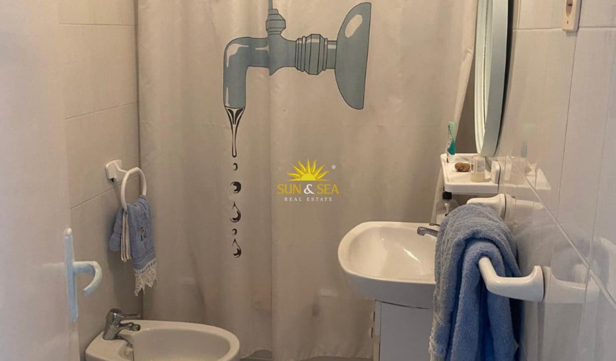 Appartement de 3 chambres à louer à Torrevieja - 900 € (Ref: 9990937)