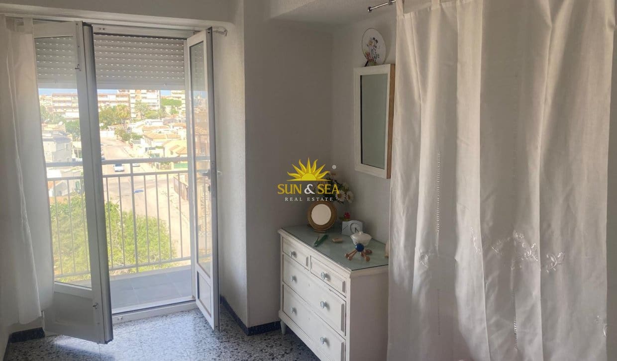 Appartement de 3 chambres à louer à Torrevieja - 900 € (Ref: 9990937)