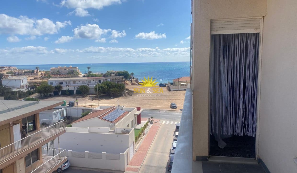 Appartement de 3 chambres à louer à Torrevieja - 900 € (Ref: 9990937)