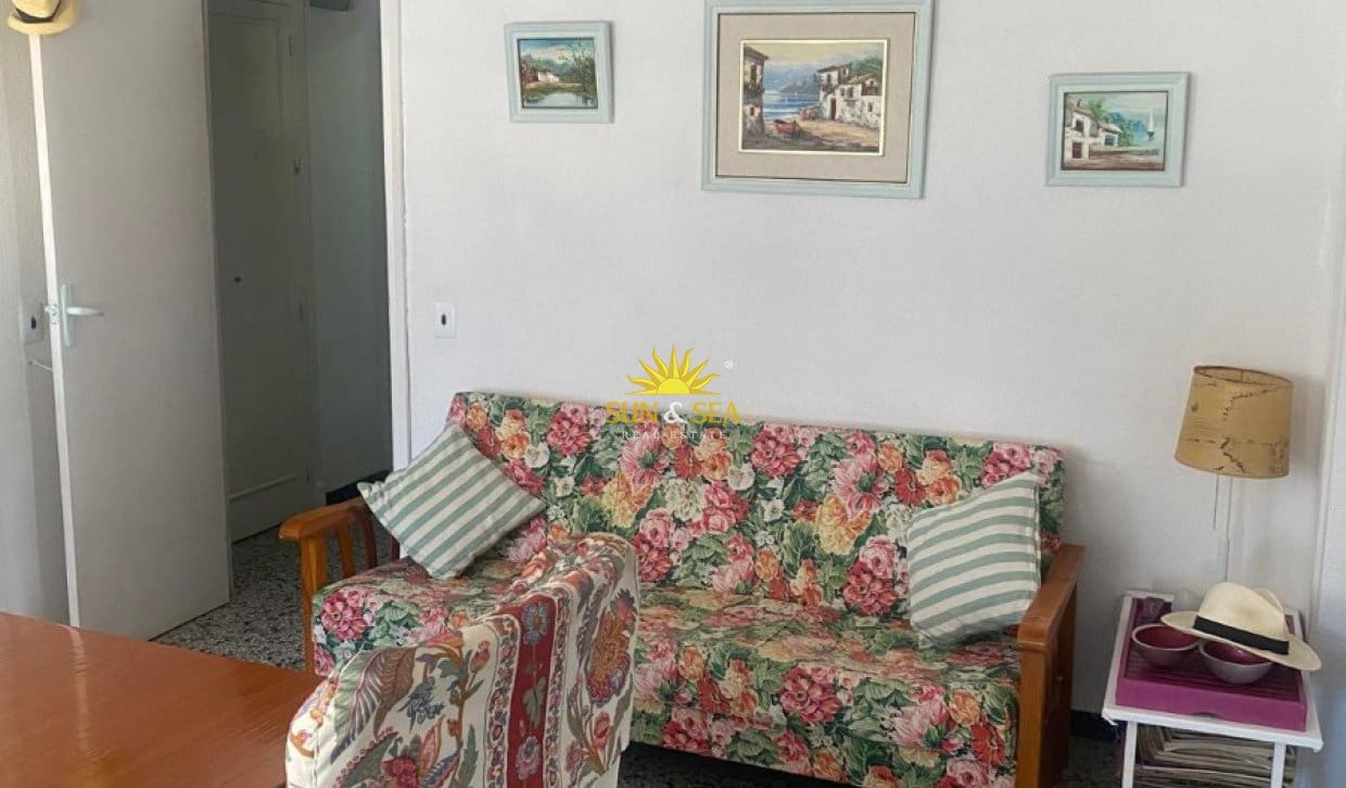 Appartement de 3 chambres à louer à Torrevieja - 900 € (Ref: 9990937)