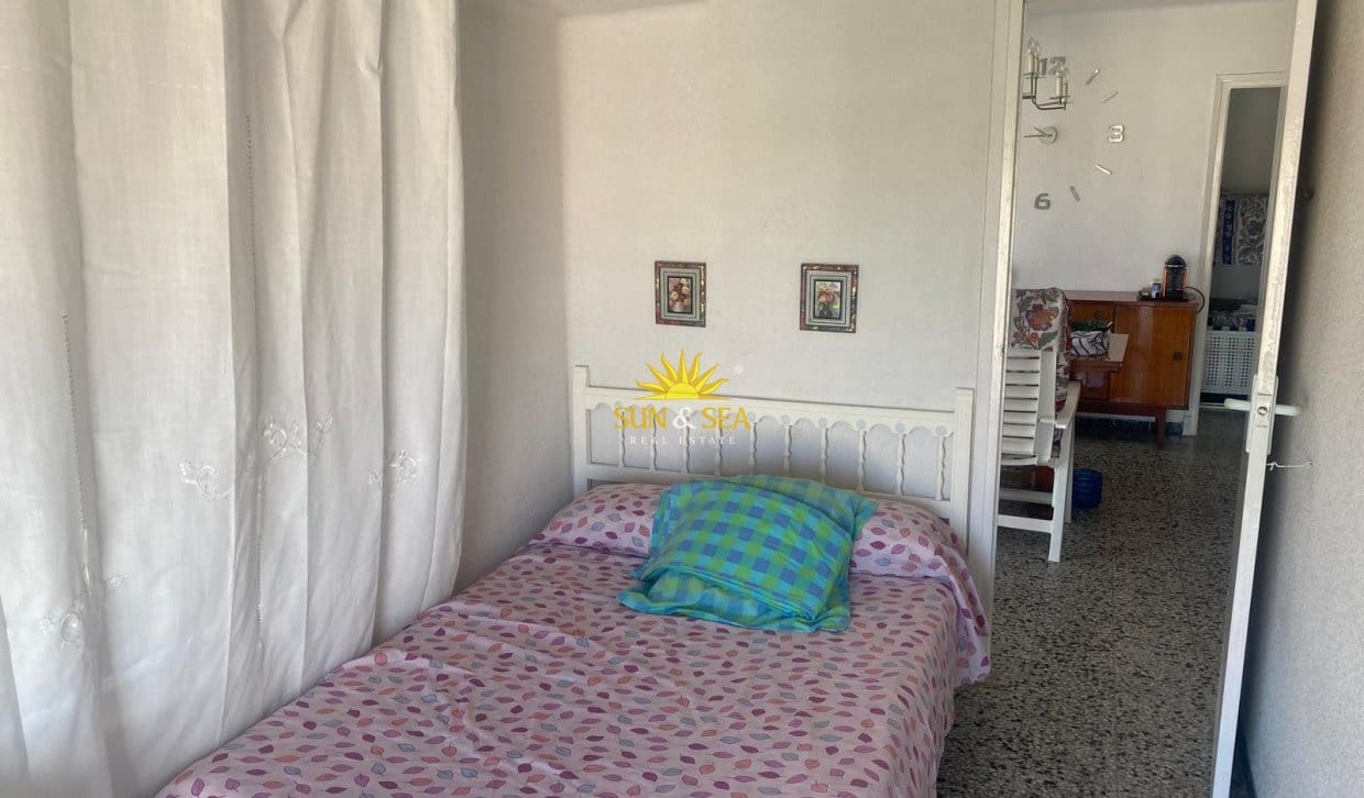 Appartement de 3 chambres à louer à Torrevieja - 900 € (Ref: 9990937)