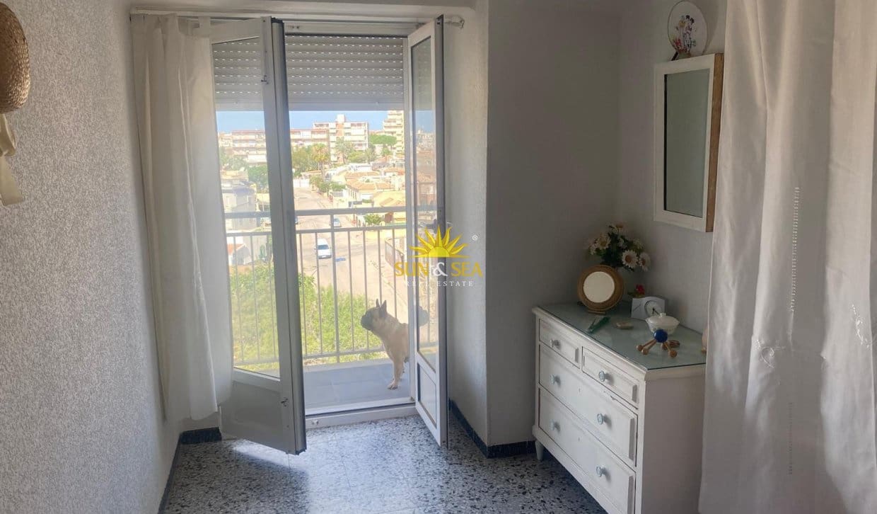 Appartement de 3 chambres à louer à Torrevieja - 900 € (Ref: 9990937)