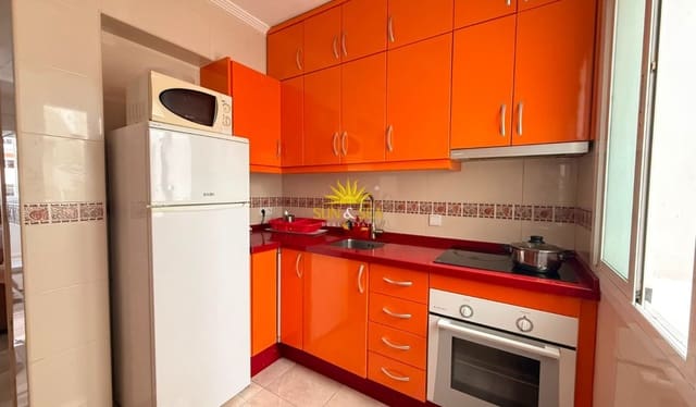 3 soverom Leilighet til leie i Las Piscinas Naturales, Torrevieja - € 900 (Ref: 9991821)